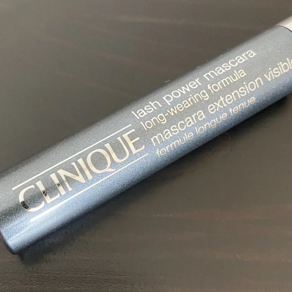 Clinique Lash Power mascaras long-wearing formula in BLACK ONYX